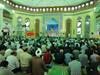 حضور زائران و عوامل کاروانهای حج 98 استان در نماز جمعه